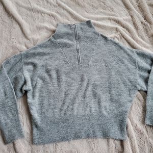 H & M sweater